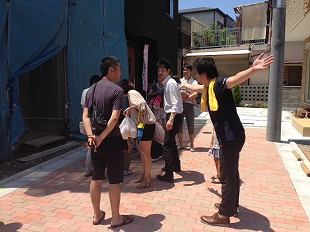餅まきの様子